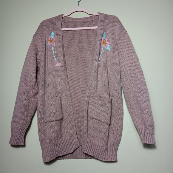 Shein pink cardigan sweater with floral and pockets. Size small over sized - Picture 1 of 6